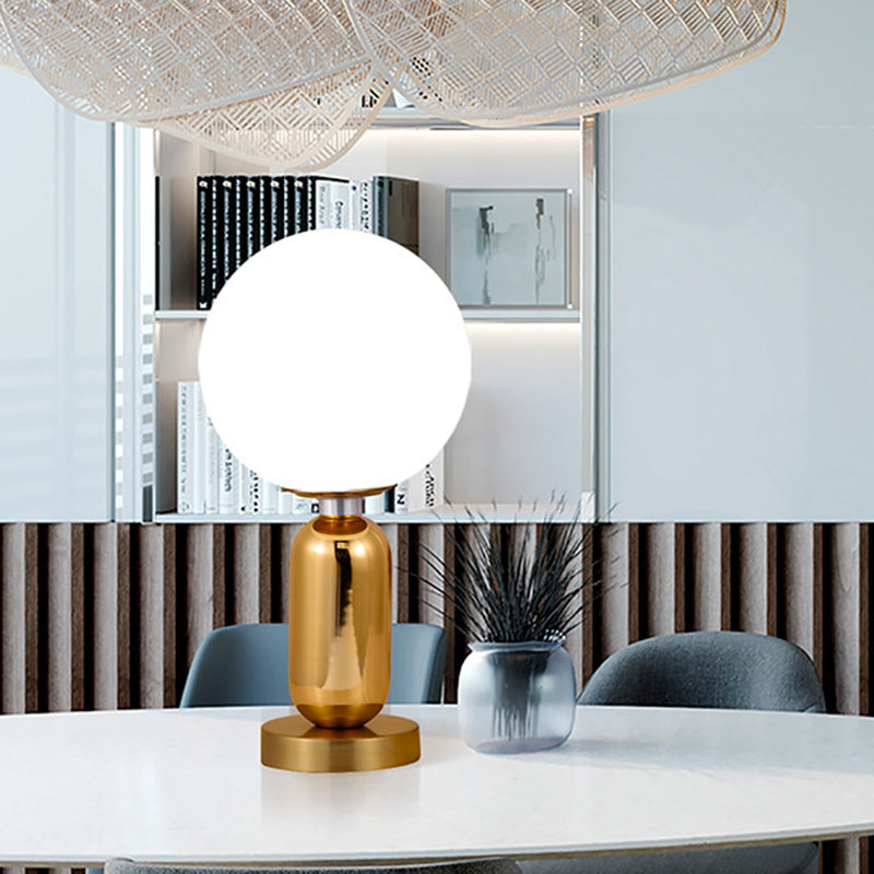 GloBelle - Moderne glazen bolvormige lamp met gouden metalen voet