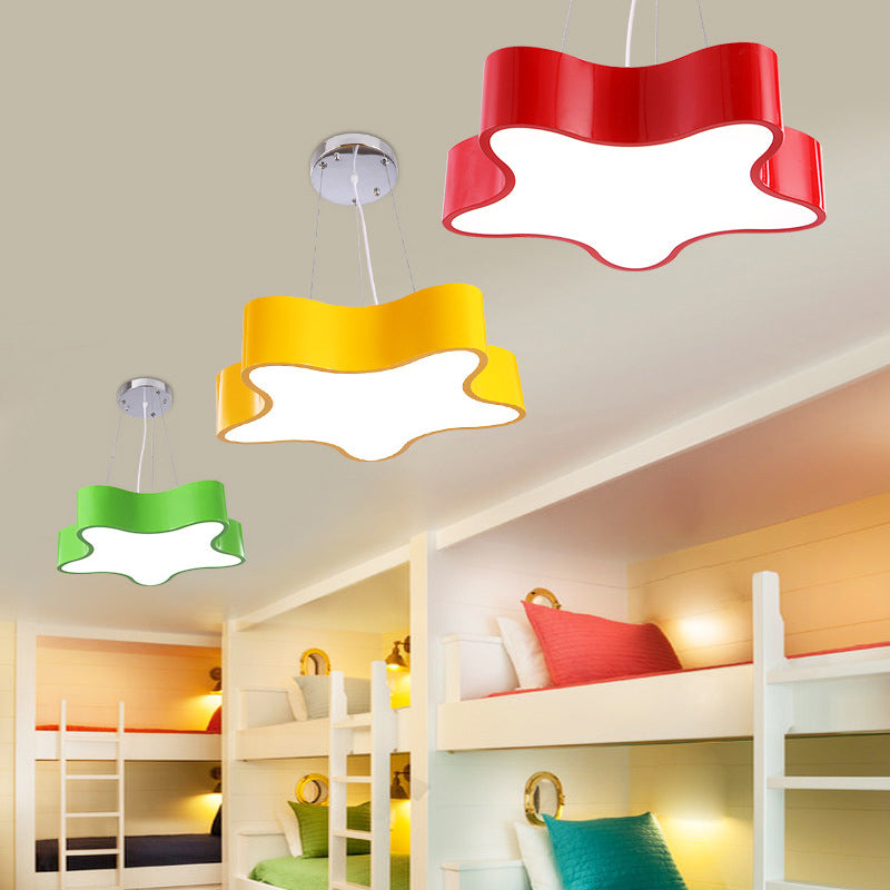 LED Kinderlamp Hangend met Ster Acryl Kap, Rood/Groen/Geel Afwerking