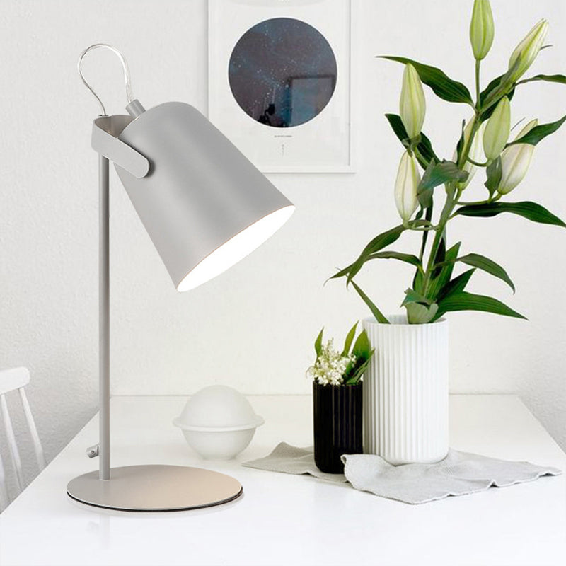 Noordse Stijl Bureaulamp - Metalen Roteerbare Bureaulamp met Plug-in voor Slaapkamer