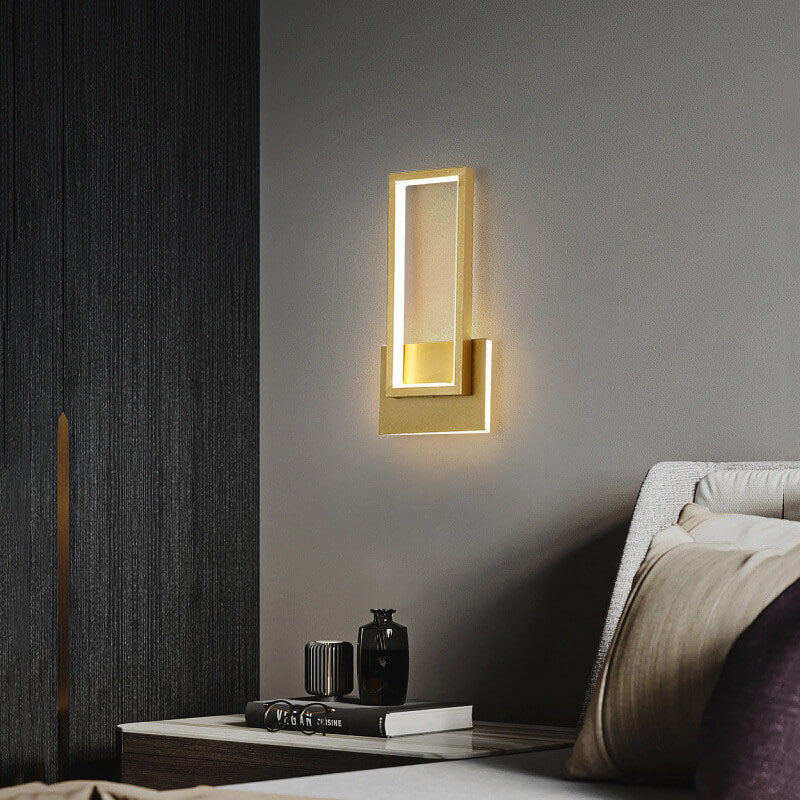 Moderne minimalistische LED-wandlamp in gouden rechthoekige vorm