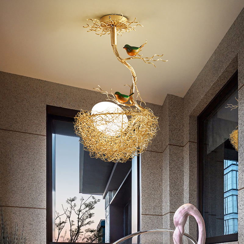 Gouden Hanglamp met Melkwit Glazen Bol en Vogels