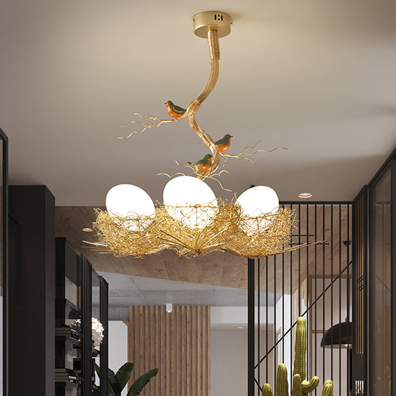 Gouden Hanglamp met Melkwit Glazen Bol en Vogels