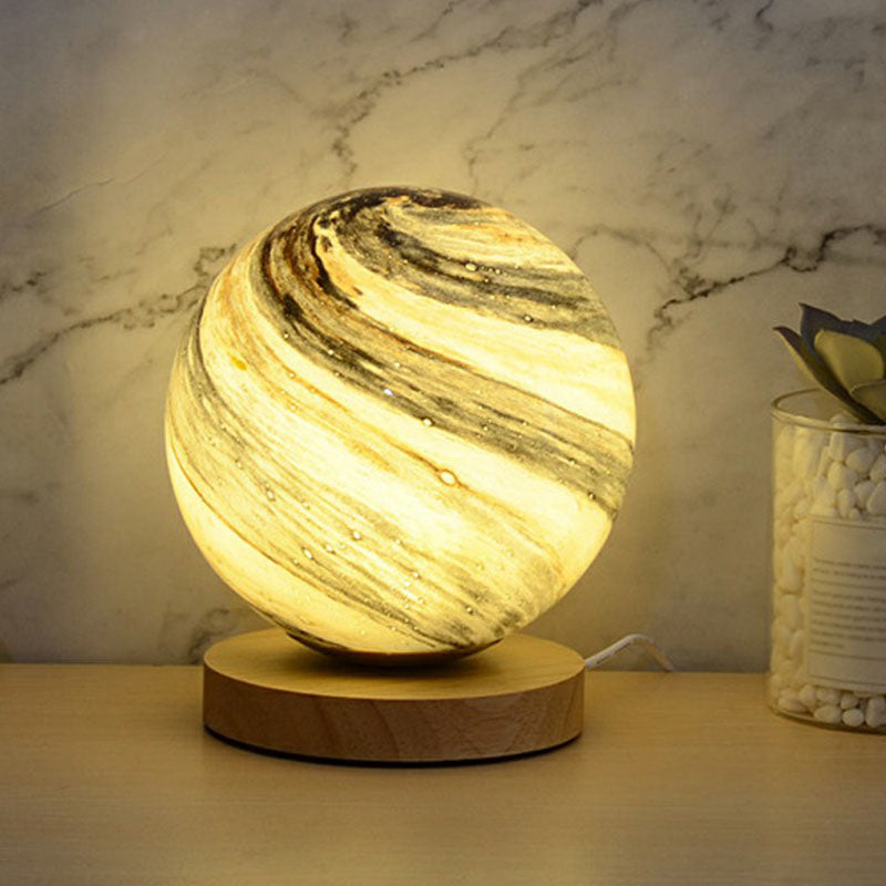 Glazen Planeet Mini Nachtlamp - Postmoderne Tafellamp met Houten Basis