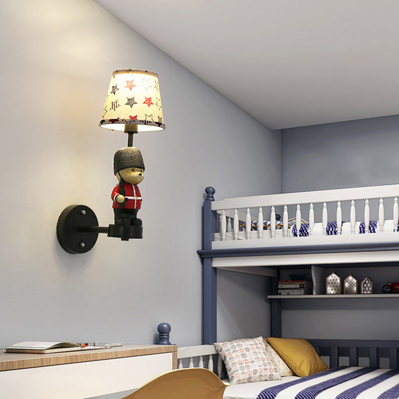 Empire Shade Wall Sconce - Kinderstijl Stoffen Wandlamp in Zwart met Trooper Deco