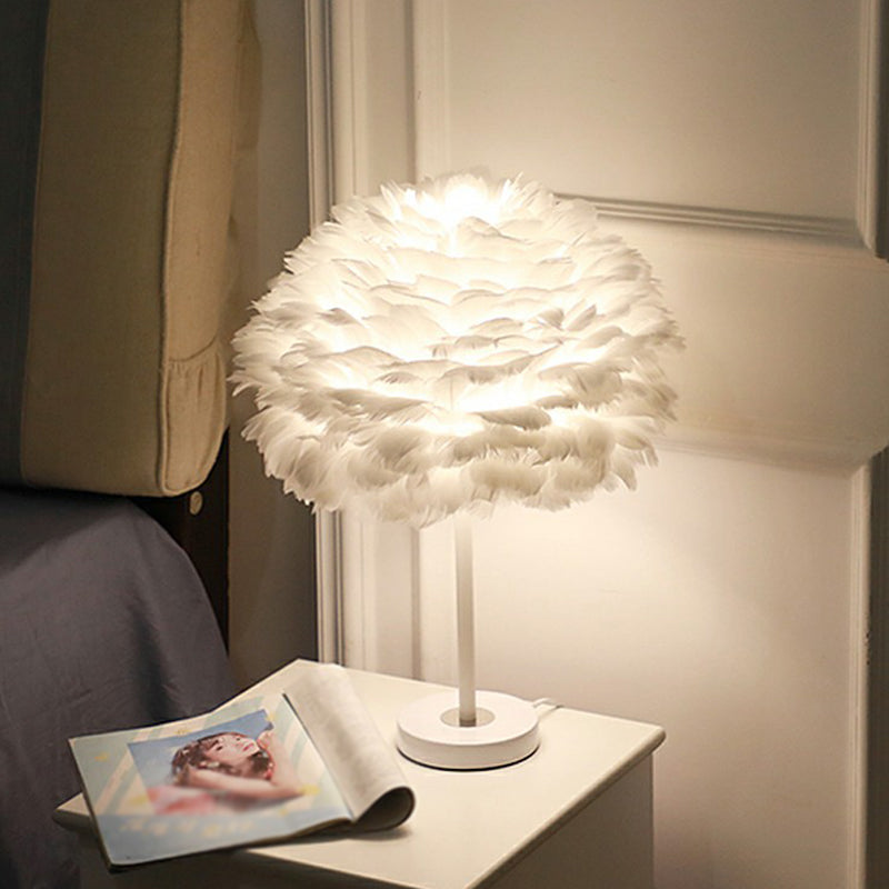 Layered Flower Feather Tafellamp - Moderne Slaapkamerlamp voor Meisjes