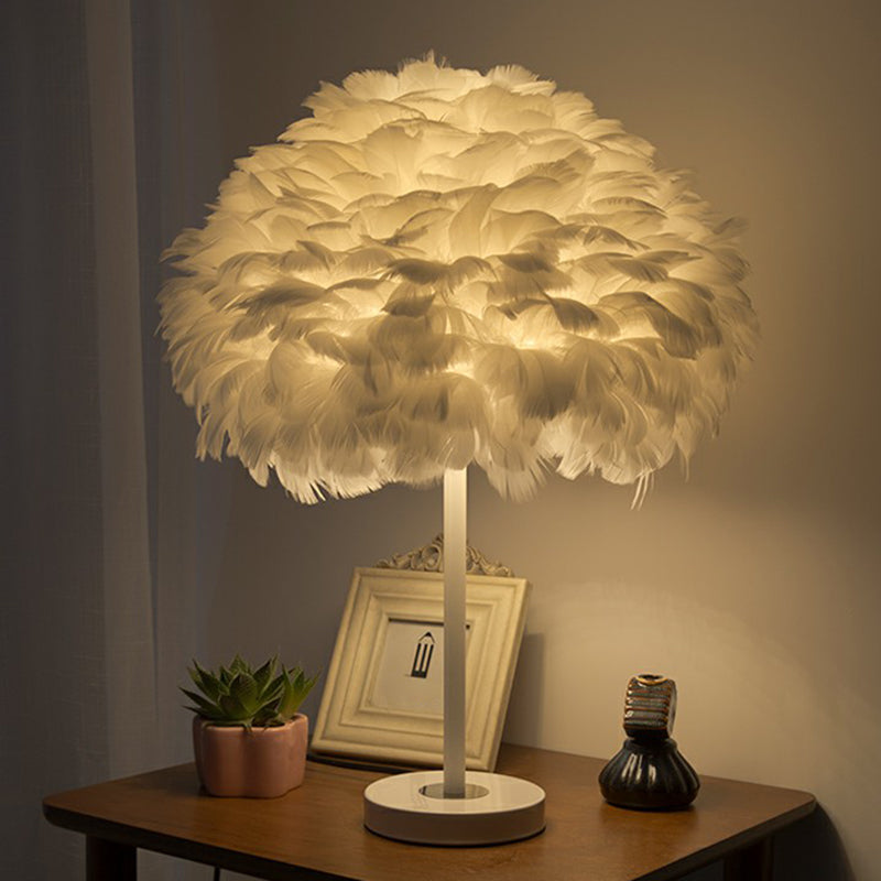 Layered Flower Feather Tafellamp - Moderne Slaapkamerlamp voor Meisjes