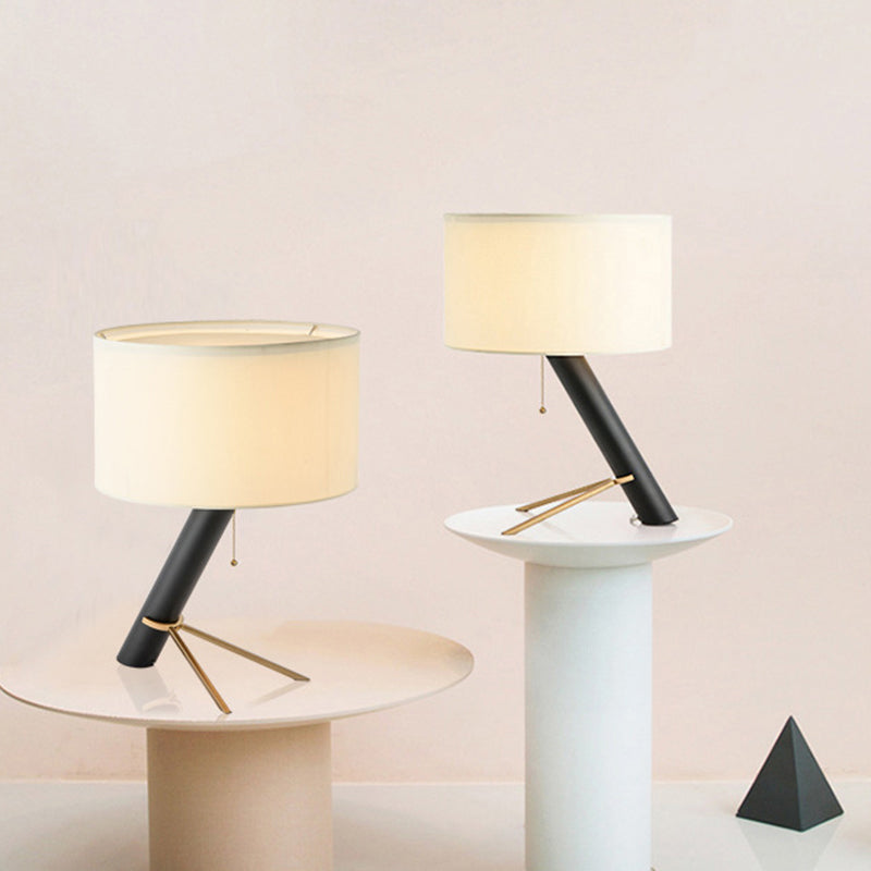 Minimalistische Tafellamp met Statief - Zwarte Metalen Lamp met Ronde Stoffen Kap