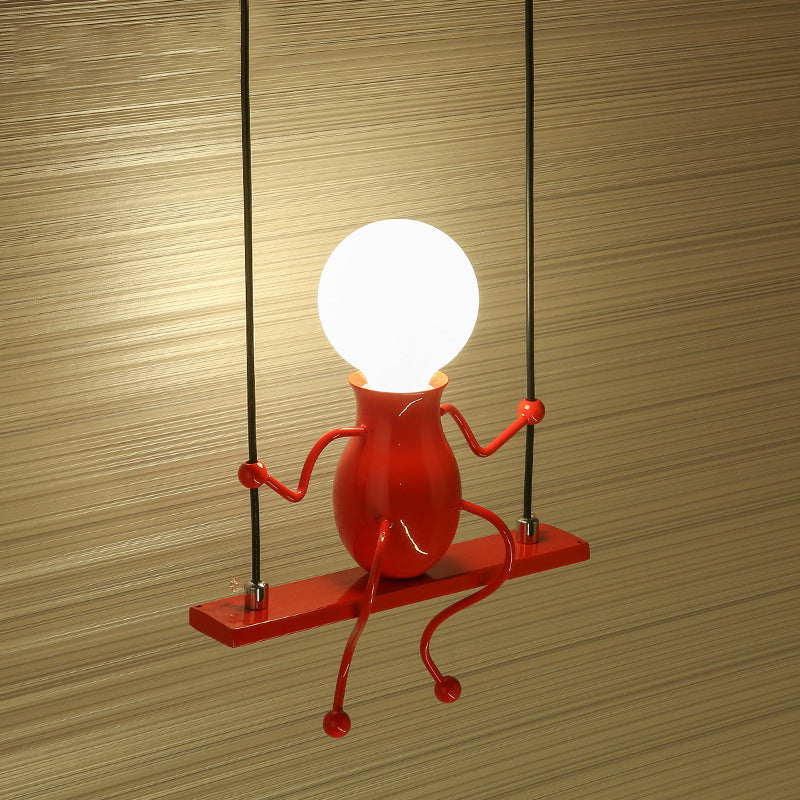 SwingDesign - Moderne wandlamp met schommelend figuur