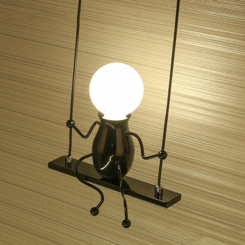 SwingDesign - Moderne wandlamp met schommelend figuur