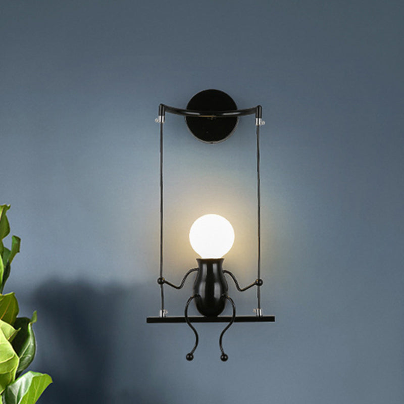 SwingDesign - Moderne wandlamp met schommelend figuur