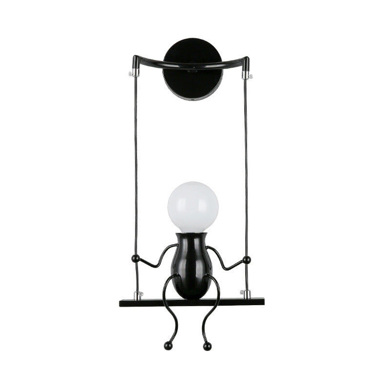 SwingDesign - Moderne wandlamp met schommelend figuur