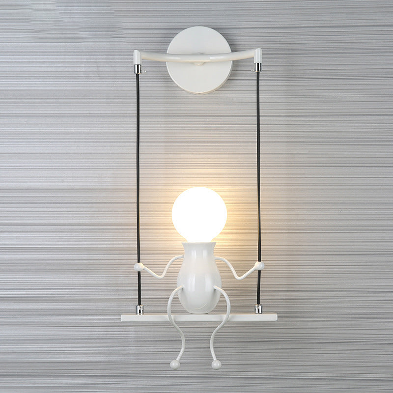 SwingDesign - Moderne wandlamp met schommelend figuur