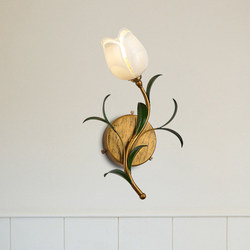 TulipGlow - Rustieke Messing Wandlamp met Witte/Geel Glazen Bloem