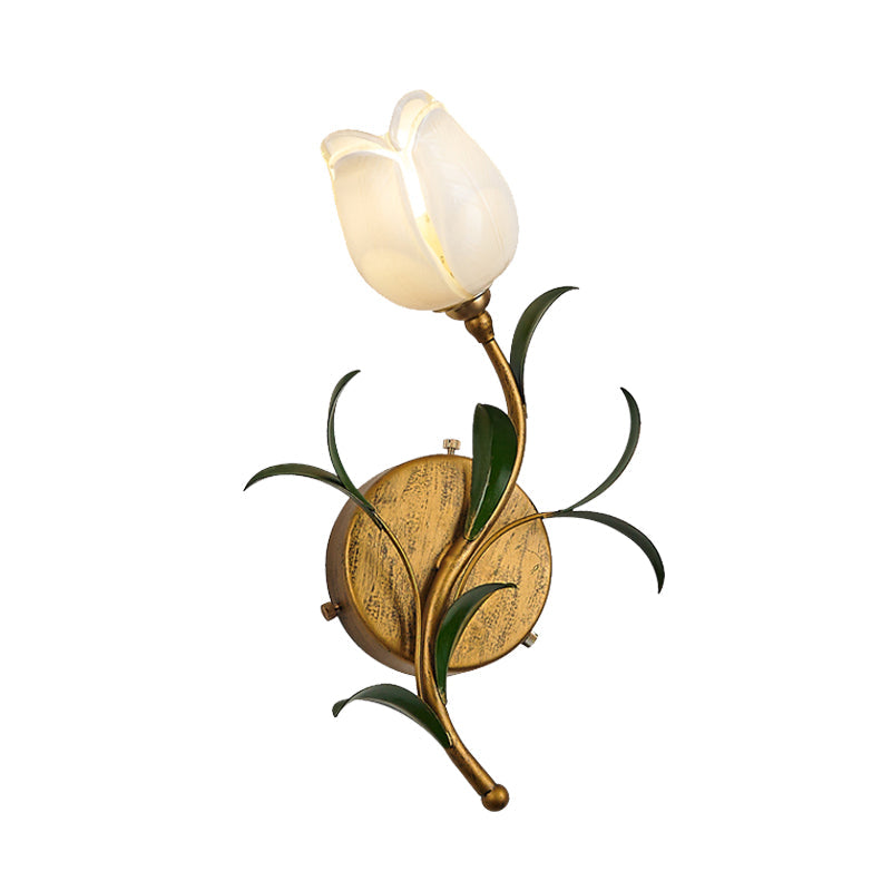 TulipGlow - Rustieke Messing Wandlamp met Witte/Geel Glazen Bloem