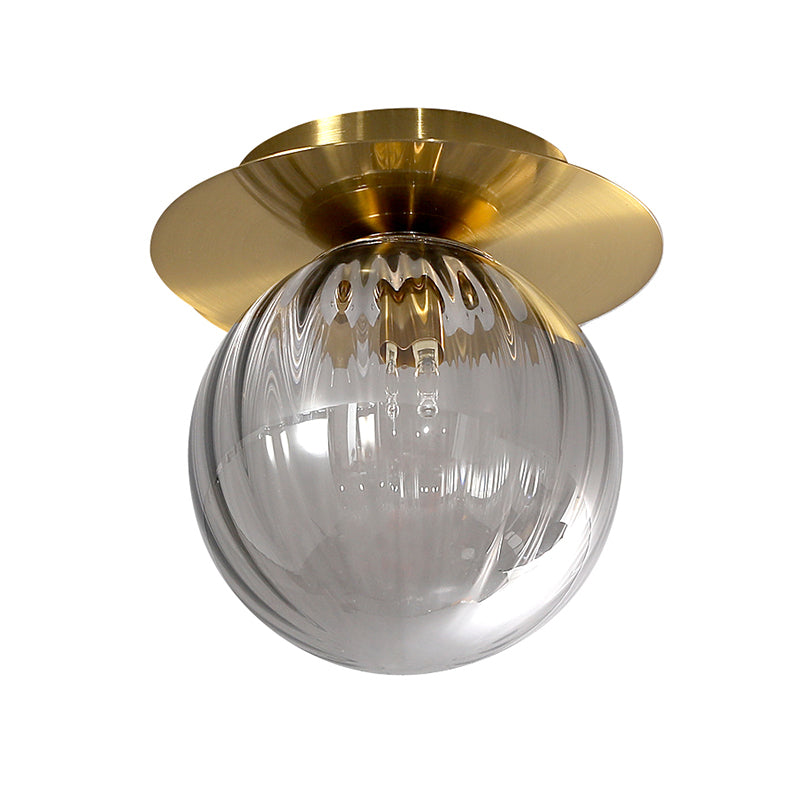 GlobeFlush - Gouden Afwerking Spoelmontage Plafondlamp met Gerookt Waterglas