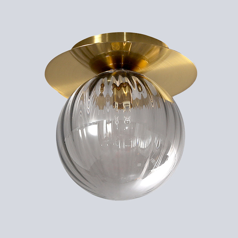 GlobeFlush - Gouden Afwerking Spoelmontage Plafondlamp met Gerookt Waterglas