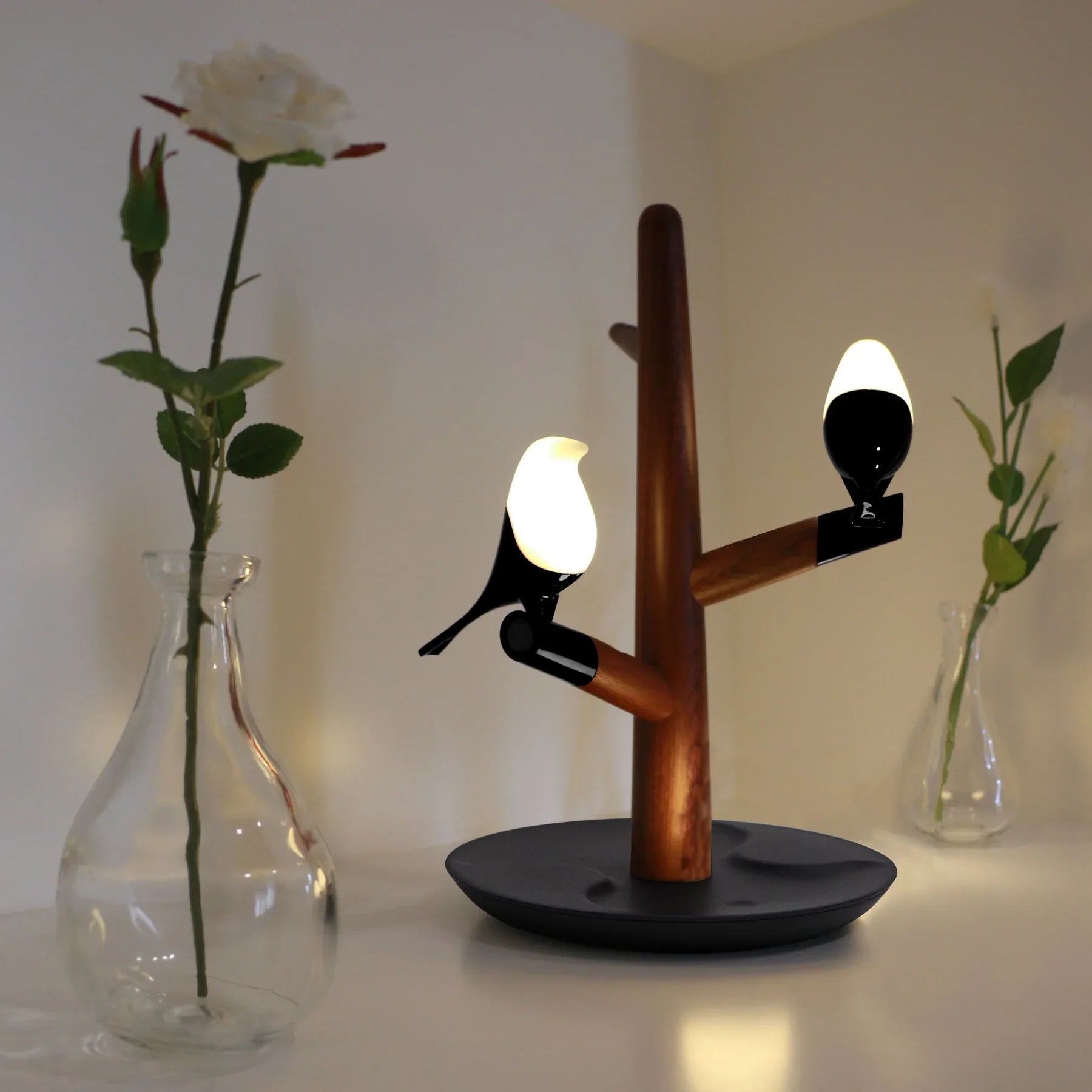 Bliss Lamp met Duale Draadloze Telefoonlader