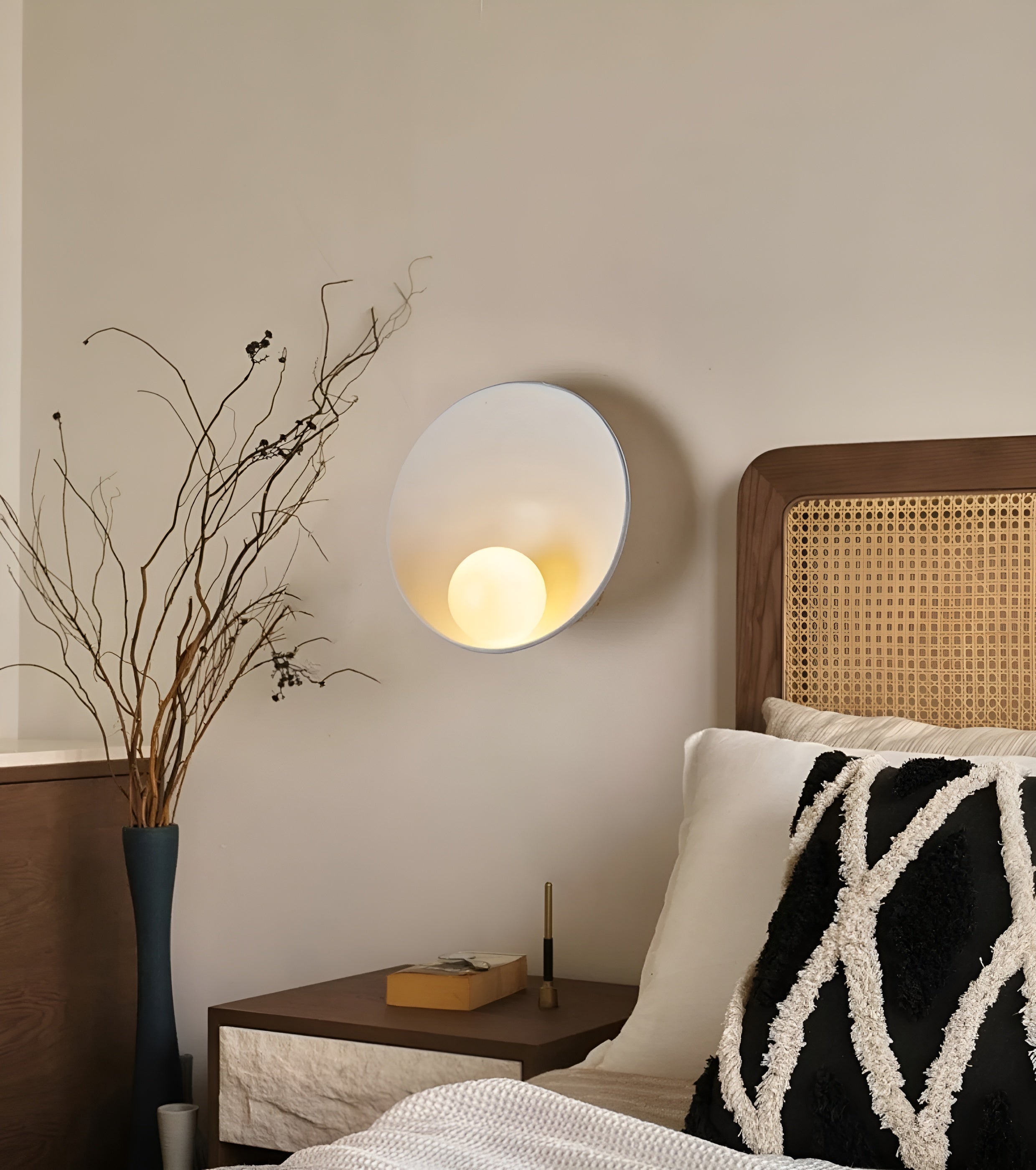 White Pearl Lamp - Witte Wandlamp met Wabi-Sabi Design