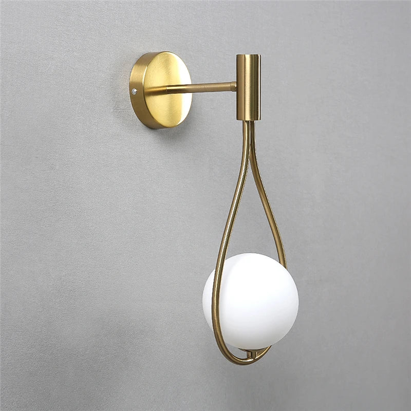 CrystalGleam - Metalen Glazen Bol LED Wandlamp