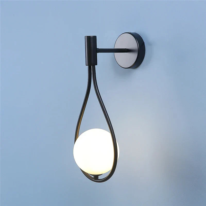 CrystalGleam - Metalen Glazen Bol LED Wandlamp