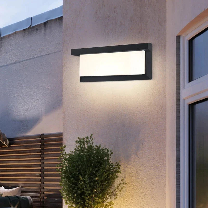 AquaLuxe - Duurzame Waterdichte LED Buitenlamp