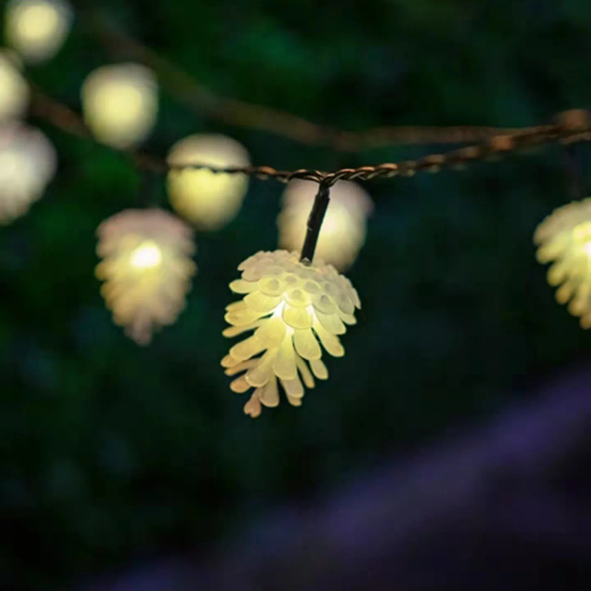 GlowFest - Kerstverlichting met Dennenappels en Sneeuwvlokken