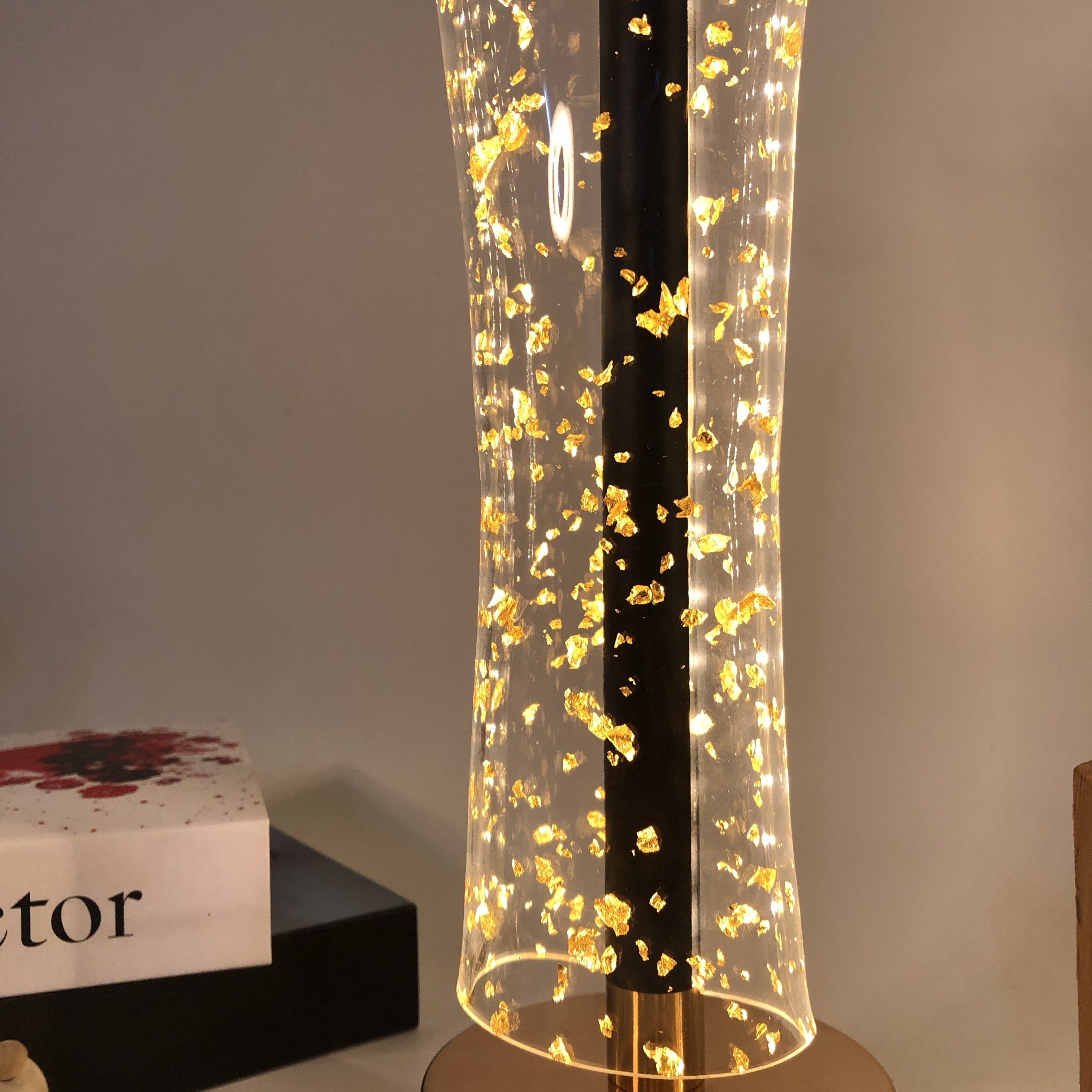 LumiAcryl - Moderne Acryl Tafellamp met Gouden Folie en 3-Kleuren Dimbare Verlichting, USB-Aangedreven